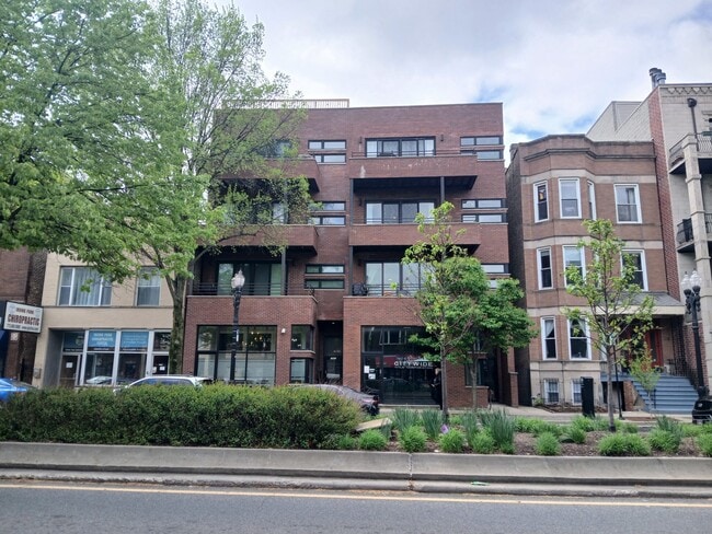 Building Photo - 1927 W Irving Park Rd