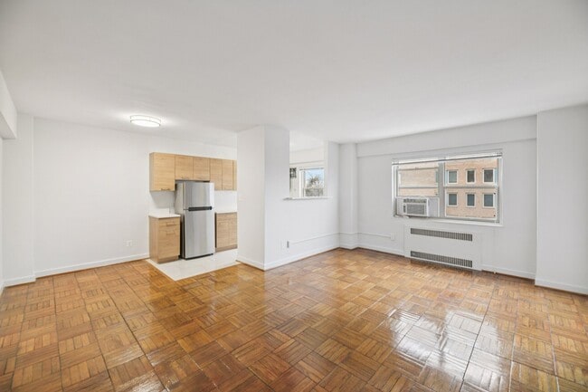 Photo - Skyline Towers