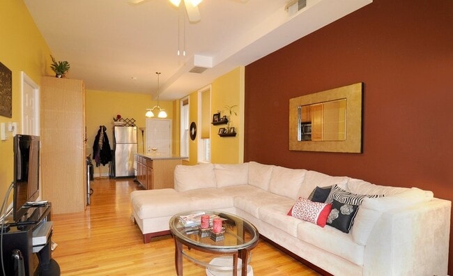 Photo - 1746 W Ohio St Unit 2F