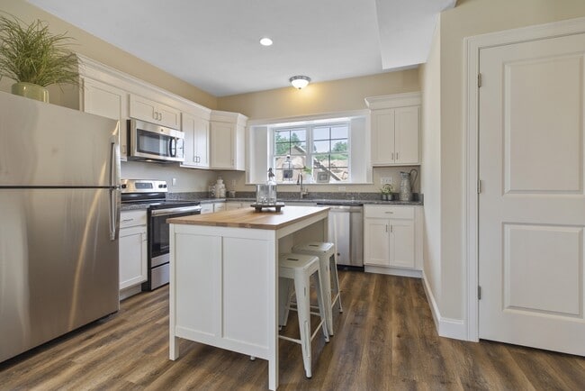 Photo - Redtail Crossing