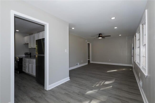 Photo - 1052 Holly Cir