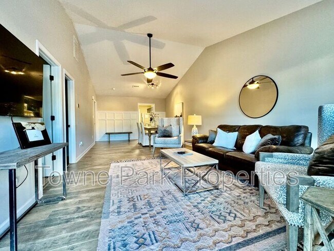 Photo - 549 Edgecliff Ln