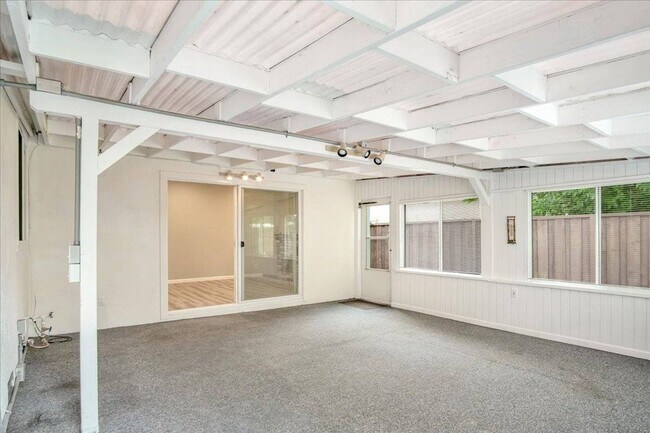 Photo - $3,950 / 4br - 1463ft2 - Updated 4 Beds / ...