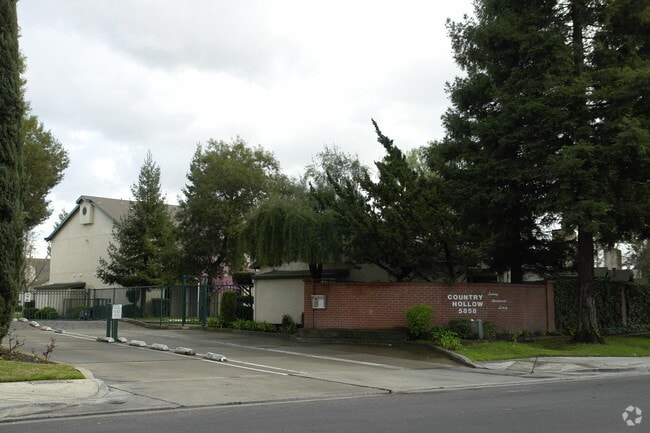 Country Hollow Apartments - Country Hollow Apartments