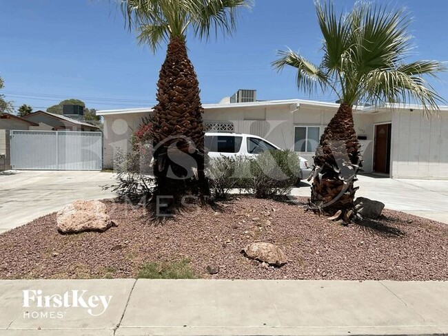 Photo - 1692 Capistrano Ave Casa