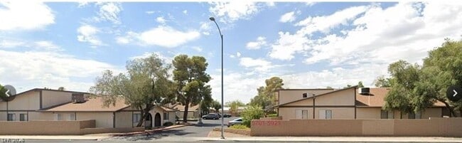 Building Photo - 5805 Smoke Ranch Rd Unit D