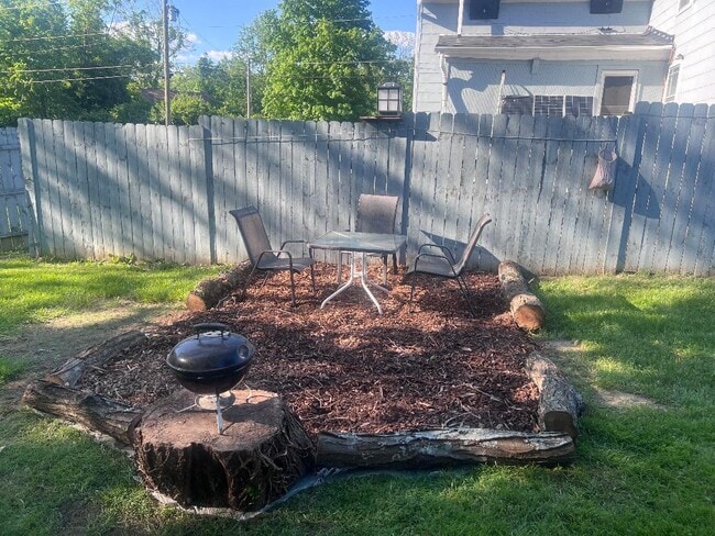 Back yard fire pit. grill - 668 Brooklyn Ave Unit Old Milford Near 2 bed
