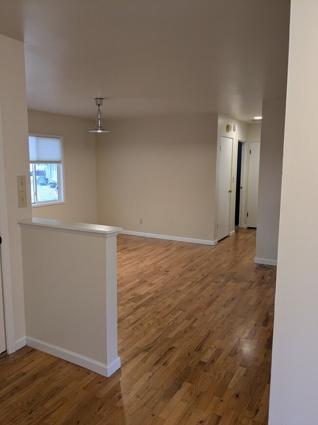 Living - 5220 SW Franklin Ave Unit Franklin 3