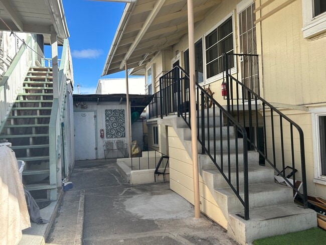 Photo - 1725 Hoe St