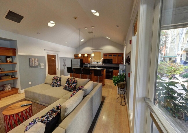 Building Photo - 15021 SW Millikan Way Rental