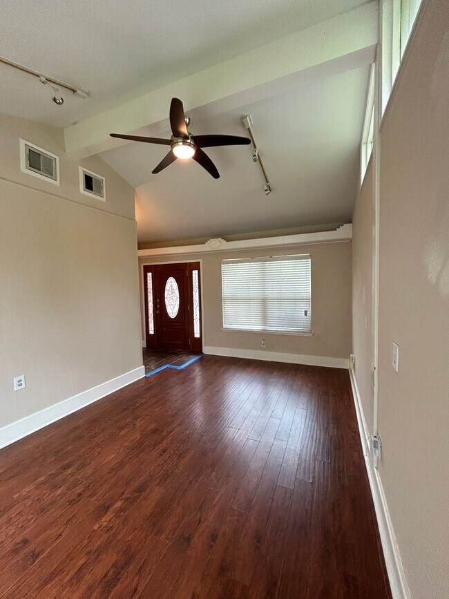 Lovely 3 Bed & 1 Bath House in Austin / Pe... - House Rental in Austin ...