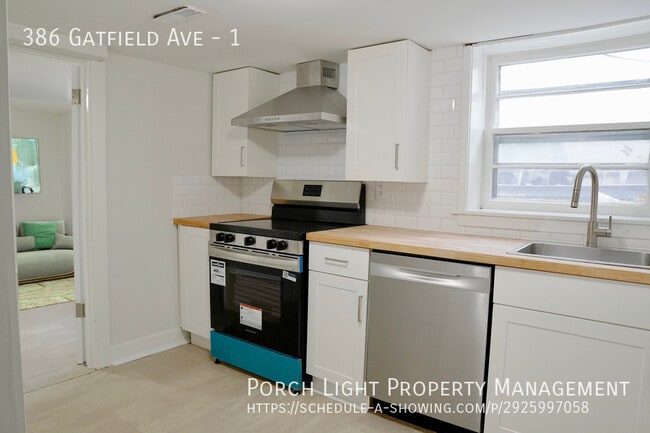 Building Photo - 1 Bedroom Private Unit 1