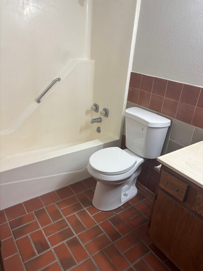 Photo - Bonner Springs Apartment Complex Unit 117B