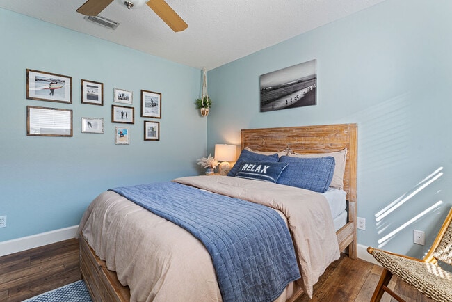 Photo - 6611 Surfside Blvd