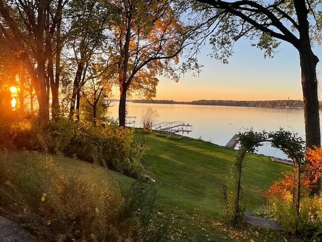 Photo - 1215 Farwell Dr