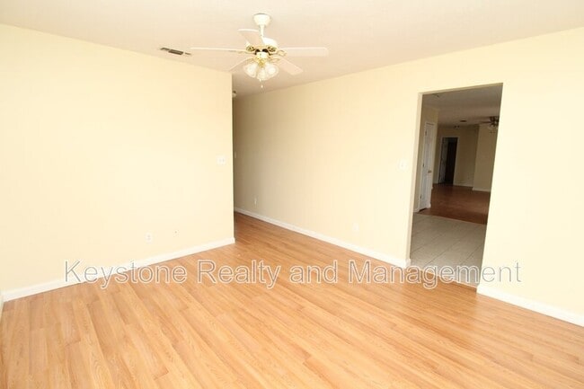 Photo - 1175 Schatten St