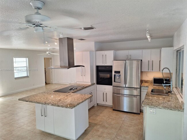 Photo - 1575 NE 38th St