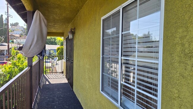 Photo - 3554 Locke Ave Unidad Locke