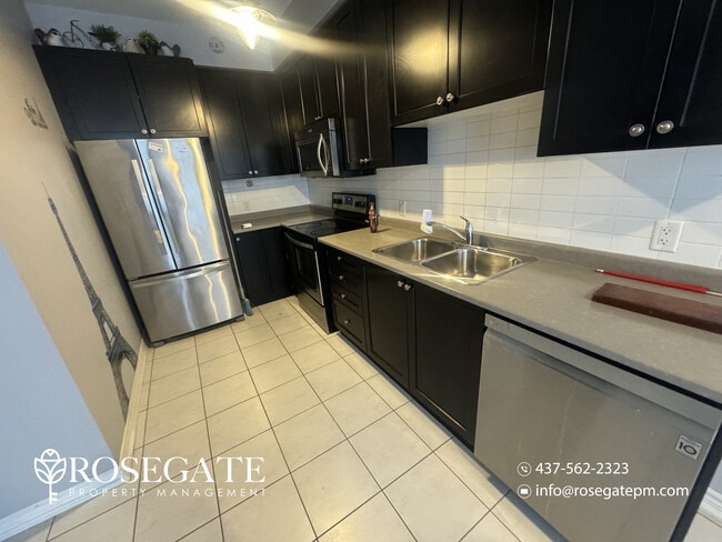 Photo - Spacious 3+1 Bedroom Freehold Townhouse with Garage & Fenced Backyard in Brampton