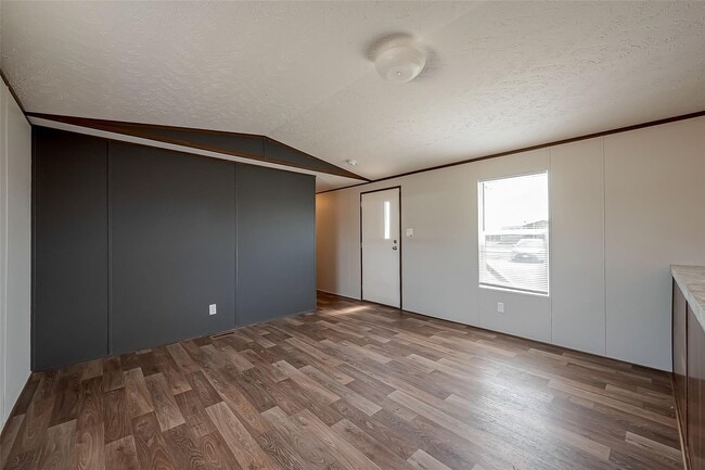 Photo - 540 Ashlawn Dr