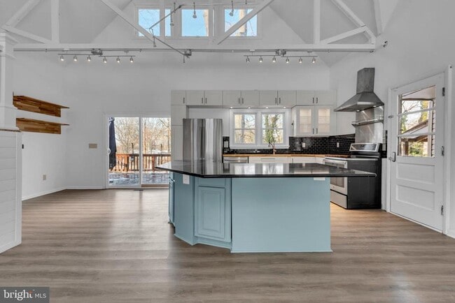 Photo - 1080 Crestview Dr