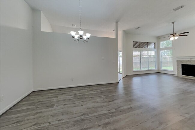 Photo - 1915 Creston Dr