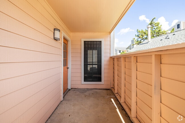 1BR, 1BA - 710SF - Patio