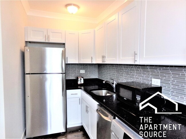 Building Photo - 2129 N Dayton St Unit 306