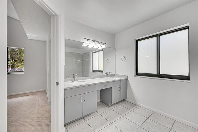 Photo - 1002 NW 105th Way