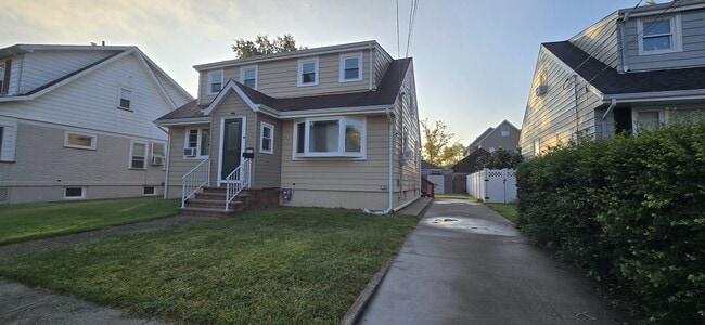 Building Photo - 103 Orono St Rental