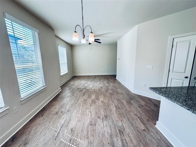 Photo - 2216 Creekside Ln