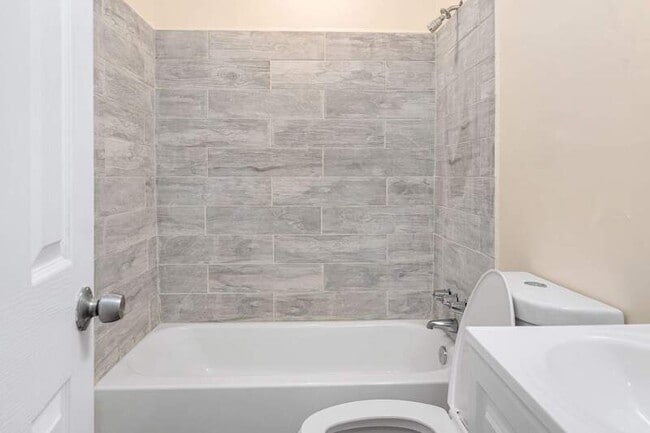 Photo - 2869 Greenwood Ave