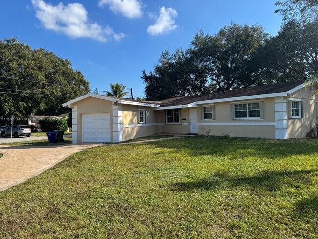 Building Photo - 15195 NE 2nd Ave