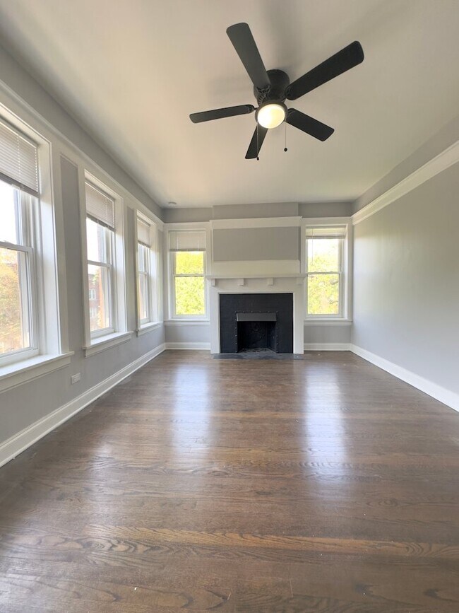 Photo - 6259 N Lakewood Ave Unit 6259 North Lakewood Avenu