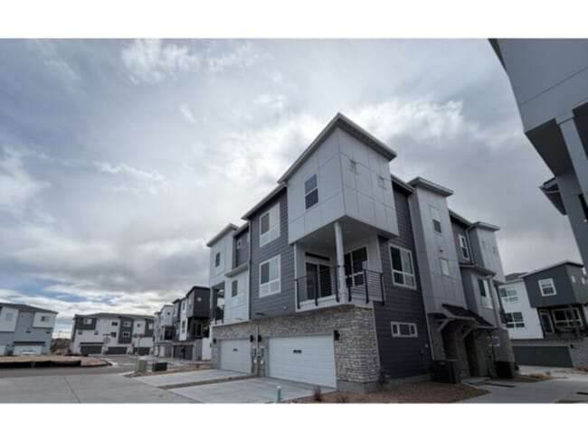 Building Photo - 10648 Eulcase Hts