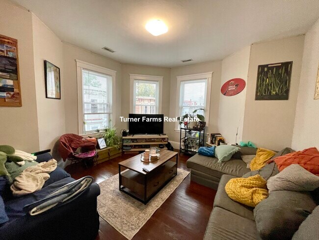 Photo - 724 Parker St Unit 3