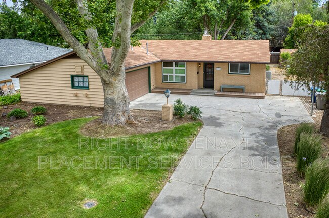 1916 North Larch Street - 1916 North Larch Street