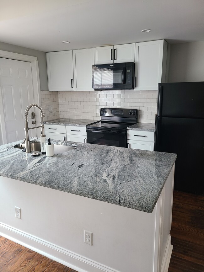 Photo - 366 Gilbert St