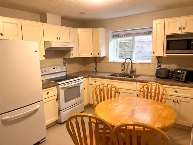 3385 Watkins Av Unit Furnished 2 Bedroom Basement Suite