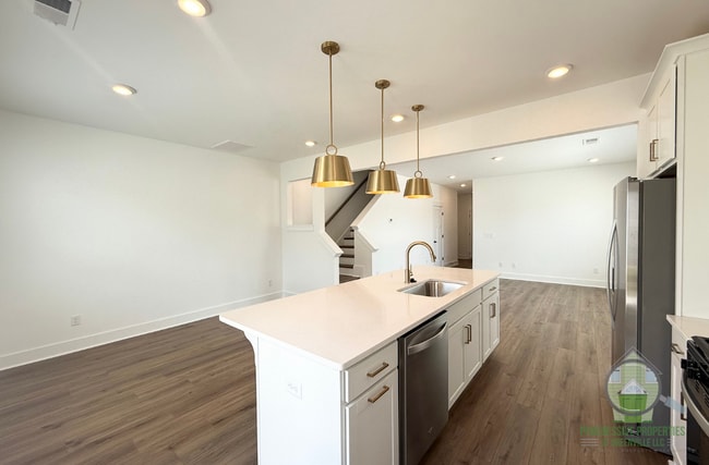 Photo - 515 Harebell Wy