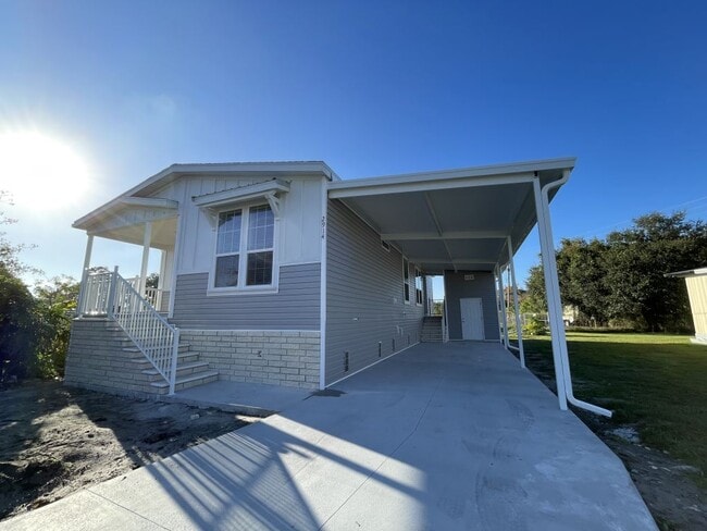 Building Photo - 2914 Stallion Ct