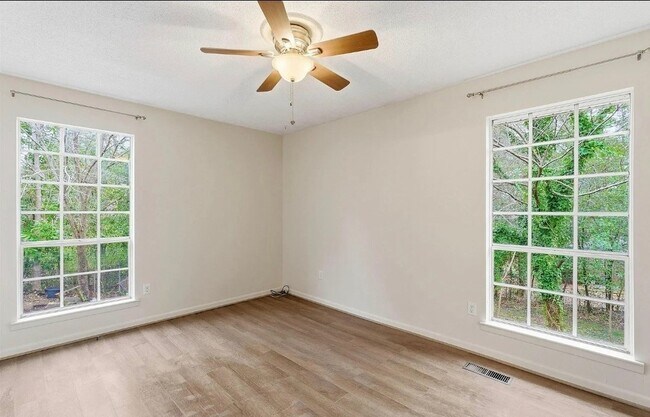 Photo - 1233 Frances St