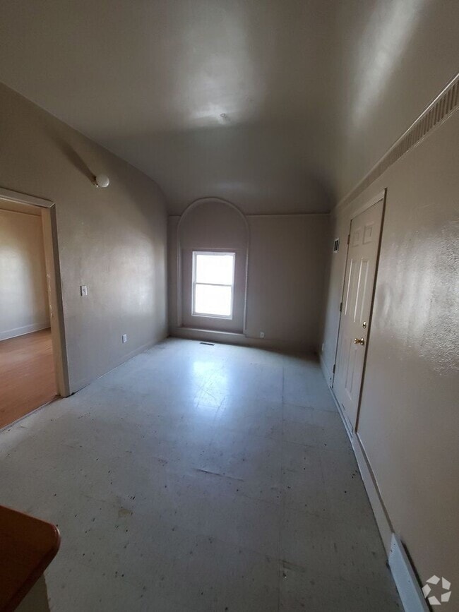 Building Photo - 1921-1923 W Greenfield Ave. (5 Unit) Rental