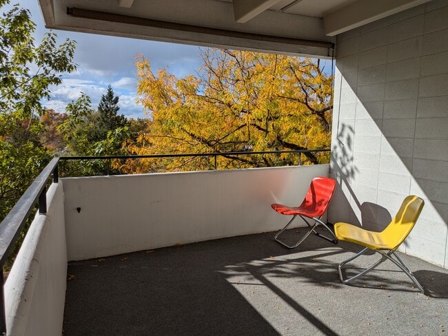 Building Photo - 1888 S Jackson St Unit 405