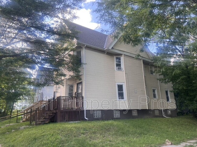Building Photo - 140 E Chambers St Rental