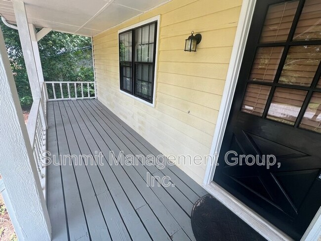 Photo - 916 Curry Cir SE