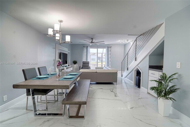 Building Photo - 1261 Presidio Dr