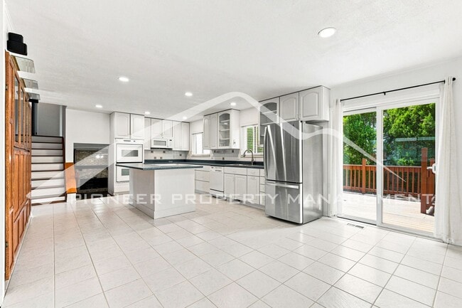 Photo - 2557 S Coors St