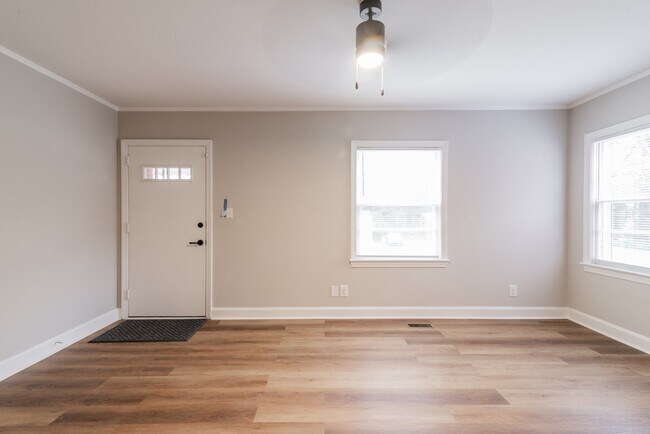 Photo - 3037 Marlowe Ave