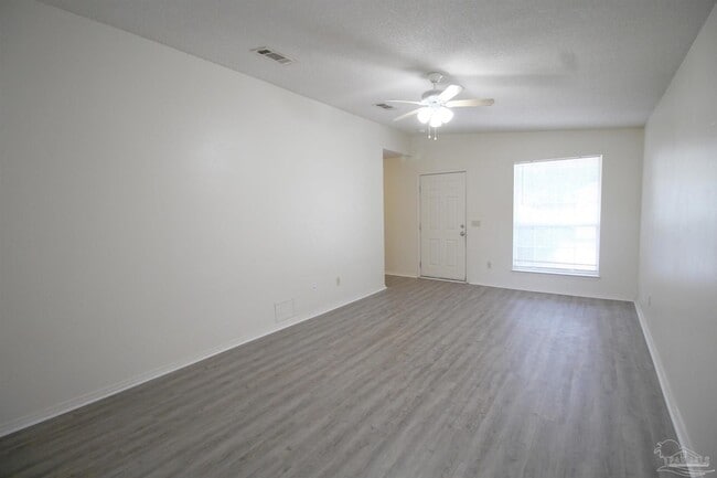 Photo - 404 Oak Knoll Ln